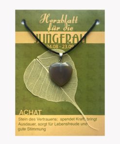 Herzblatt für die Jungfrau – Achat Herz Anhänger auf großer Karte